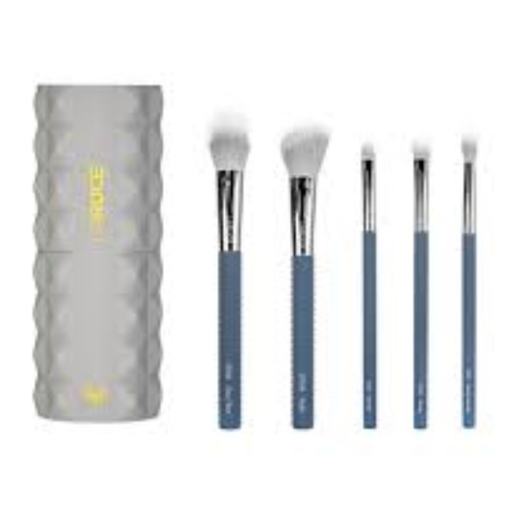 ✨CLOSET CLEAR OUT ✨ LARUCE BEAUTY -  On the go brush set